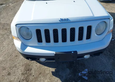 2013 Jeep Patriot Latitude z USA, uszkodzony, nr VIN 1C4NJRFB5DD249716